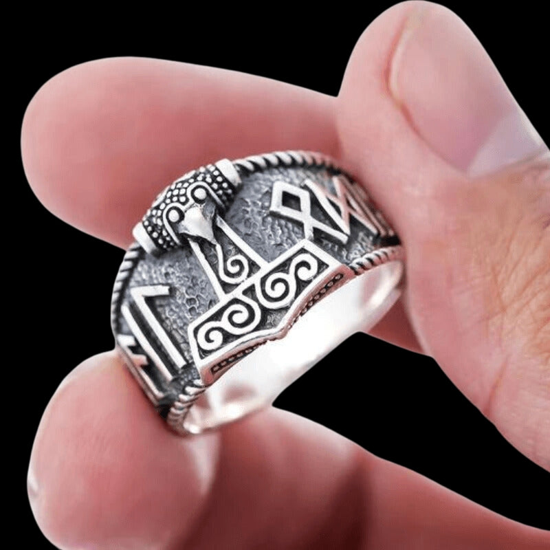 Anillo de plata esterlina 925 con el martillo de Thor y el guion de Hail Odin Joyas vikingas