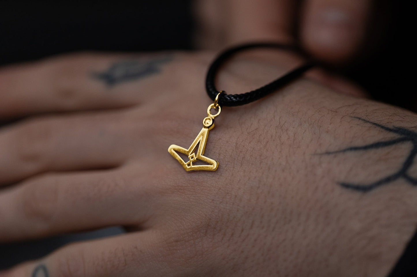 vkngjewelry pendentif Handcrafted Slim Thor's Hammer Gold Pendant