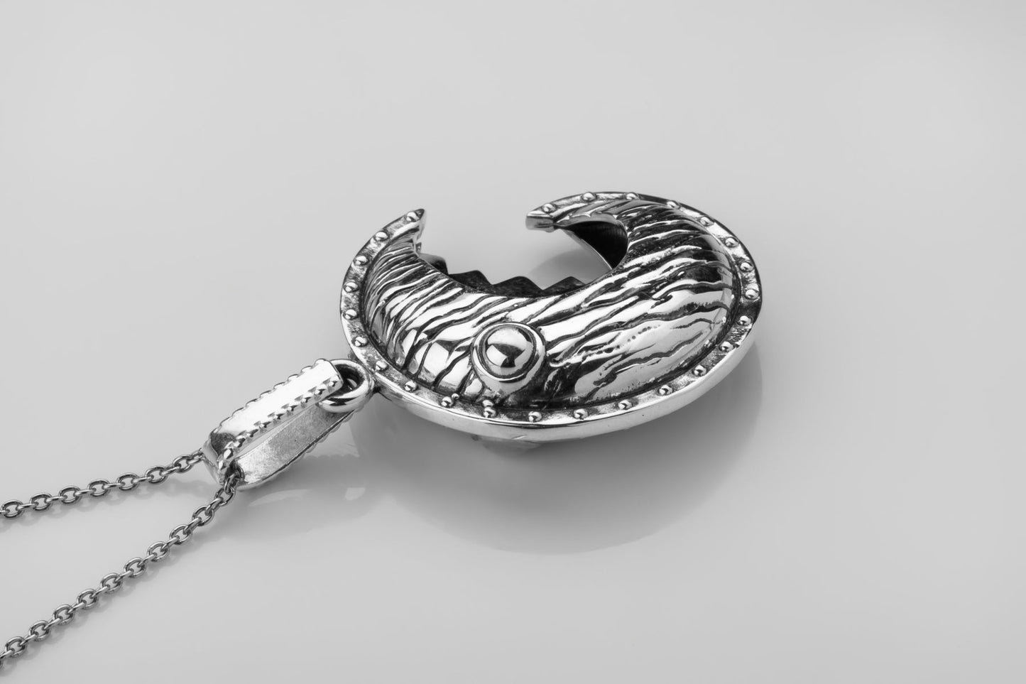 vkngjewelry Pendant Handcrafted Head of the Scheldt Silver Pendant