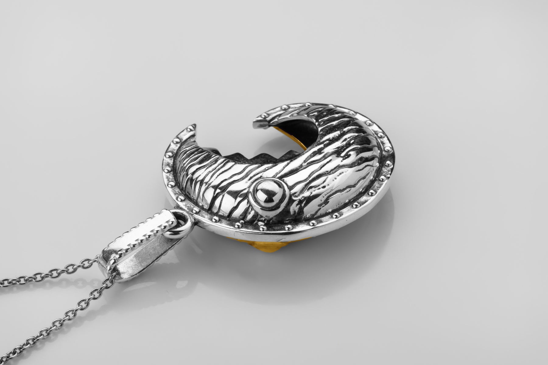 vkngjewelry Pendant Handcrafted Head of the Scheldt Silver Pendant