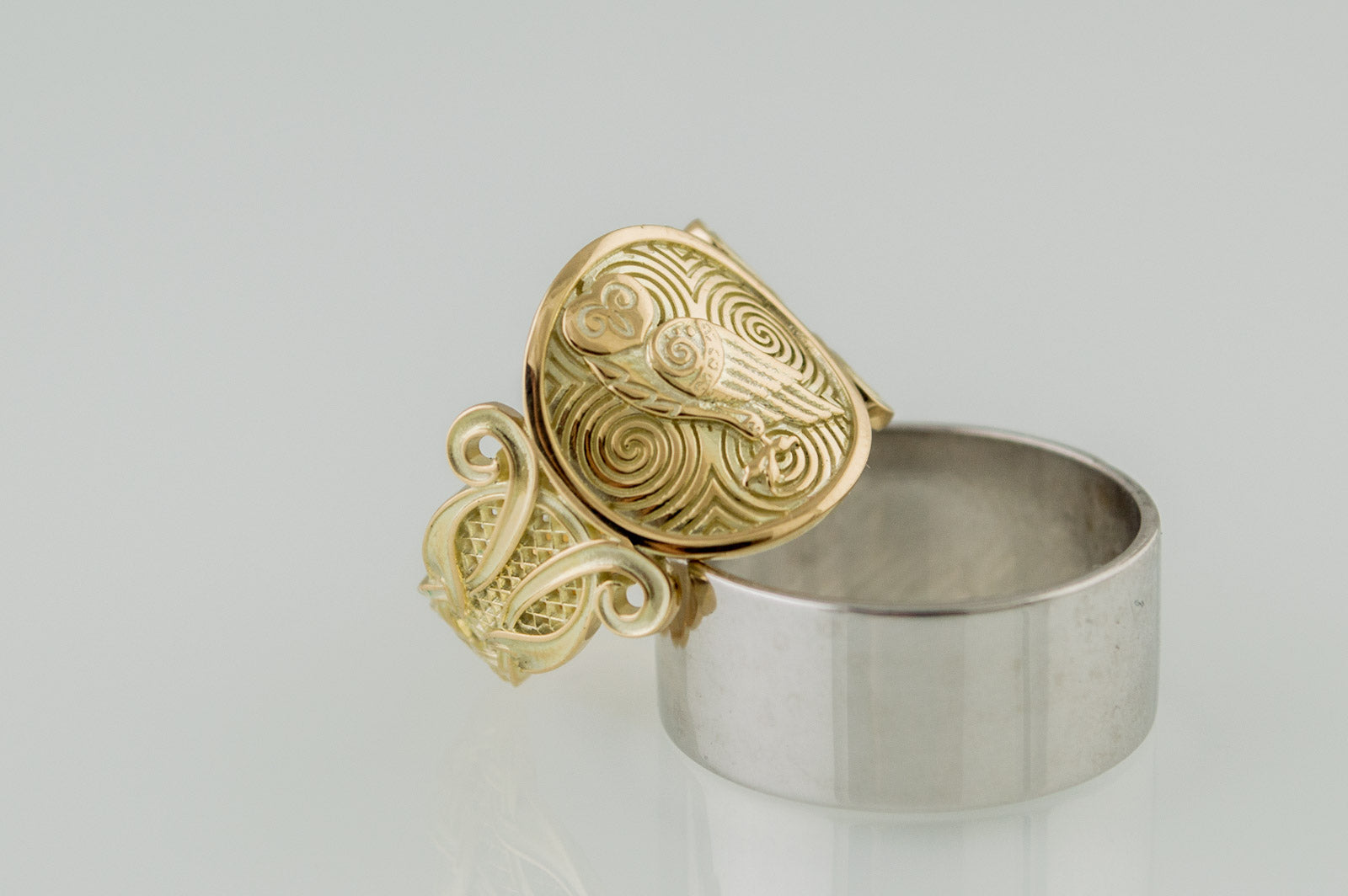 vkngjewelry Ring Handcrafted Owl Symbol with Ornament Gold Ring