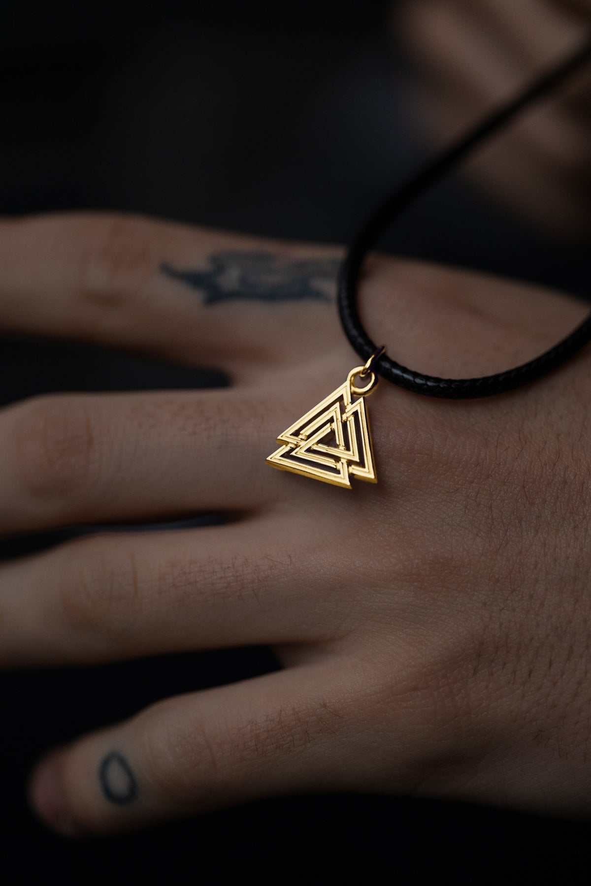 vkngjewelry pendentif Handcrafted Slim Valknut Gold Pendant
