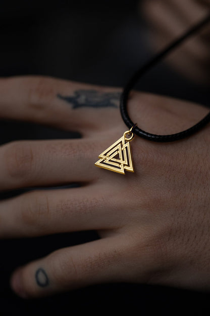 vkngjewelry pendentif Handcrafted Slim Valknut Gold Pendant