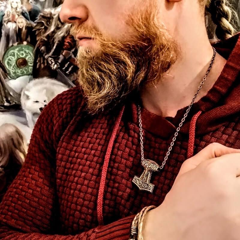 Extremely rare 900-year-old Viking necklace that depicts 'Thor's Hammer'  has been found in Iceland | Daily Mail Online