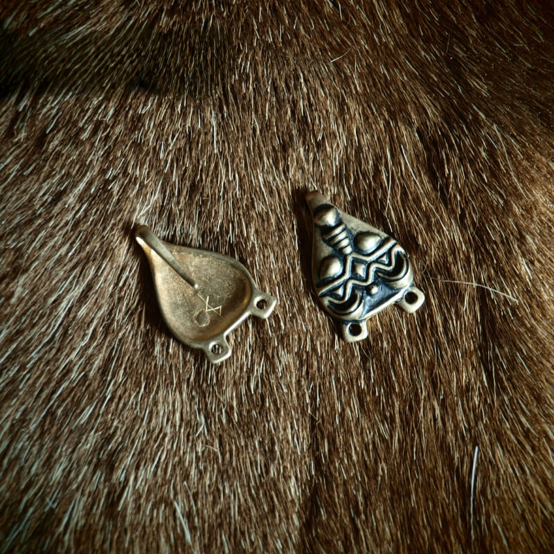 vkngjewelry brooch Winingas Wolf-Headed Hooks from Gnezdovo - Bronze